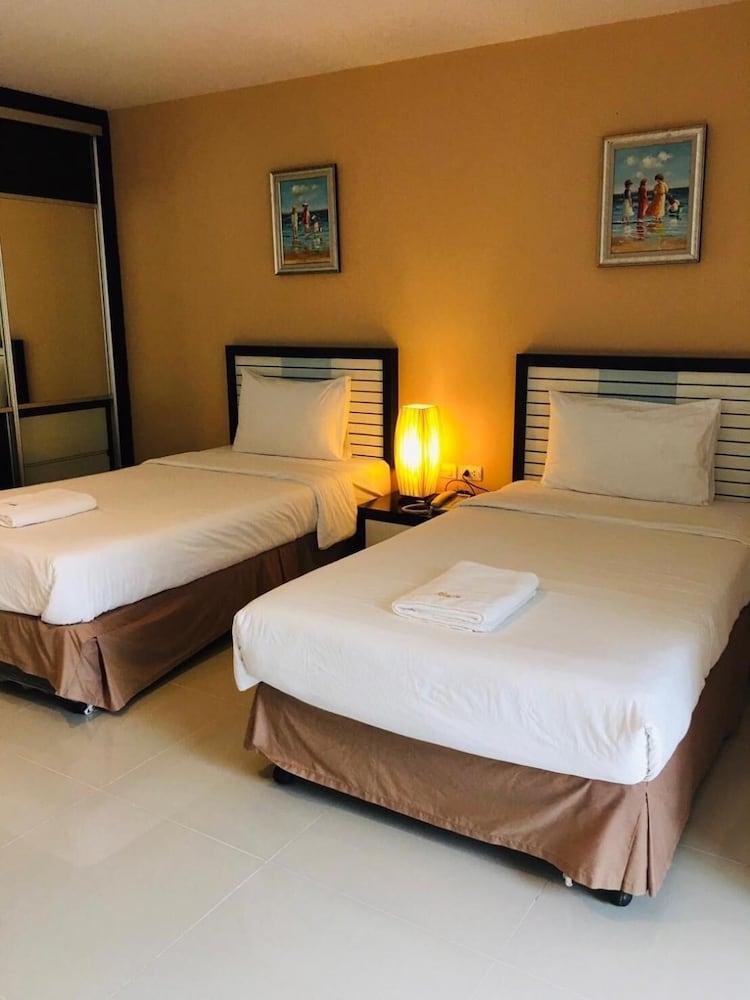 Similan Mansion Hotel Bangsaen Exterior foto